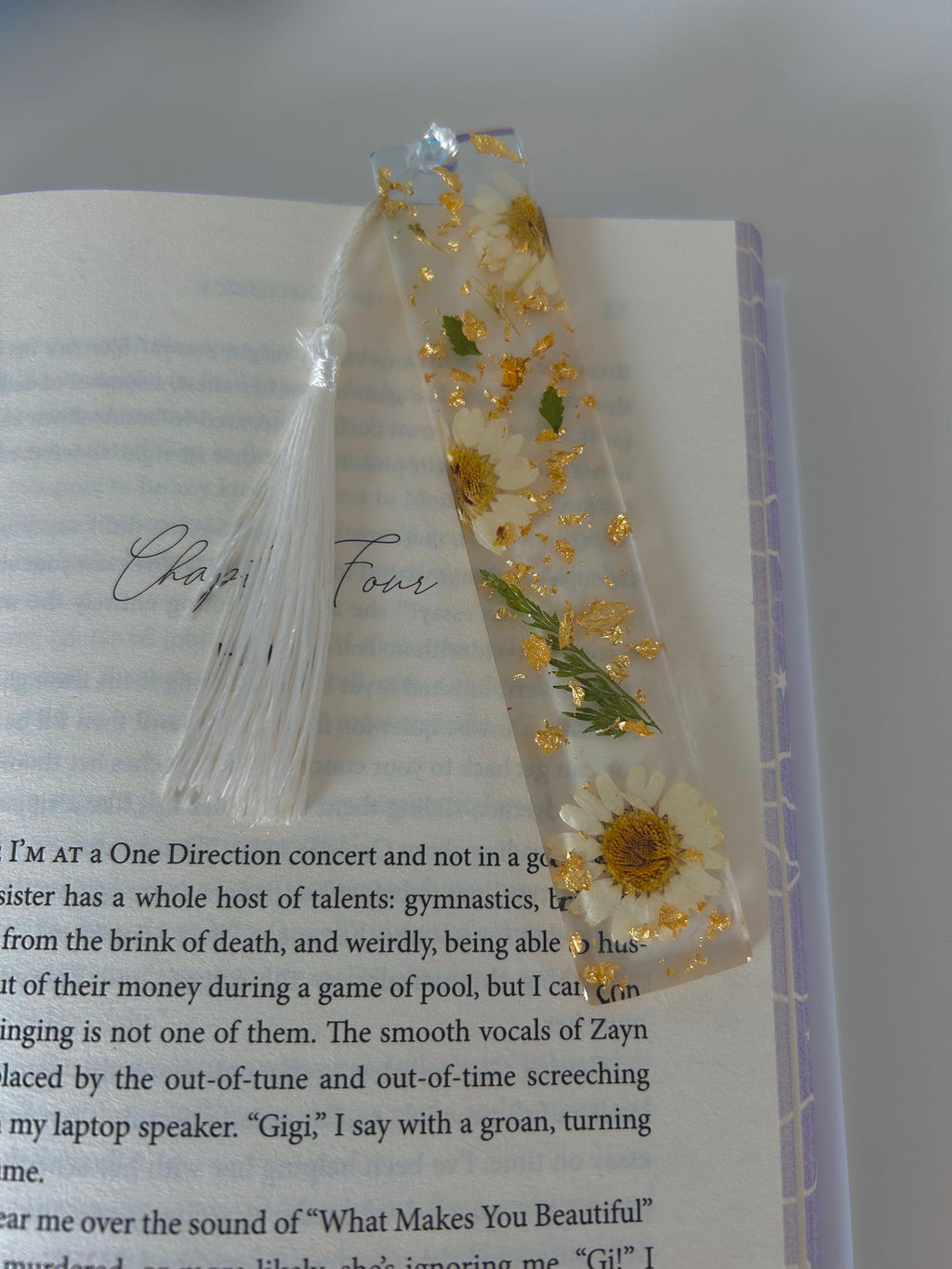 Golden Daisy Whisper, white Flower Resin Bookmark with gold leaf, Personalisable Name Gift.