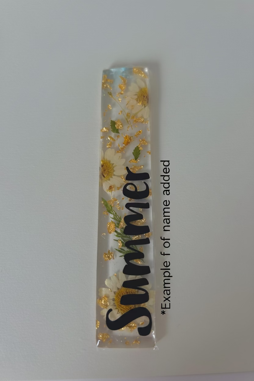 Golden Daisy Whisper, white Flower Resin Bookmark with gold leaf, Personalisable Name Gift.